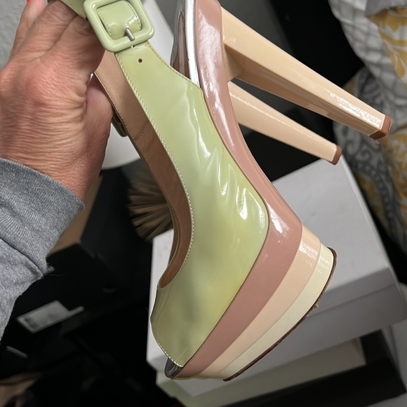 Louboutin sling back platform heel - Picture 8 of 8